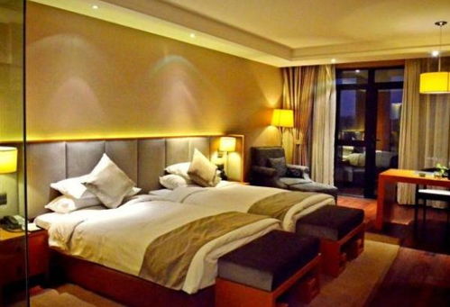 为何酒店的床尾都会放一块床布？除了装饰，竟还有这种作用